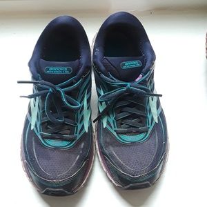 Brooks running shoes women's size 7.5